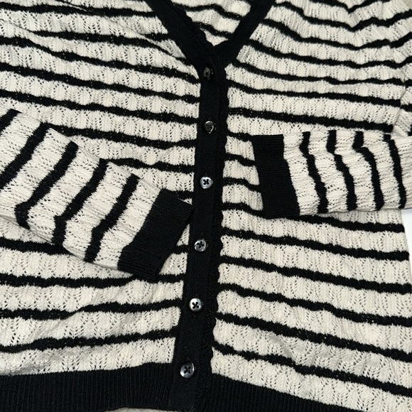 Old Navy Black and White Striped knit Sweater cardigan size small - Picture 4 of 5